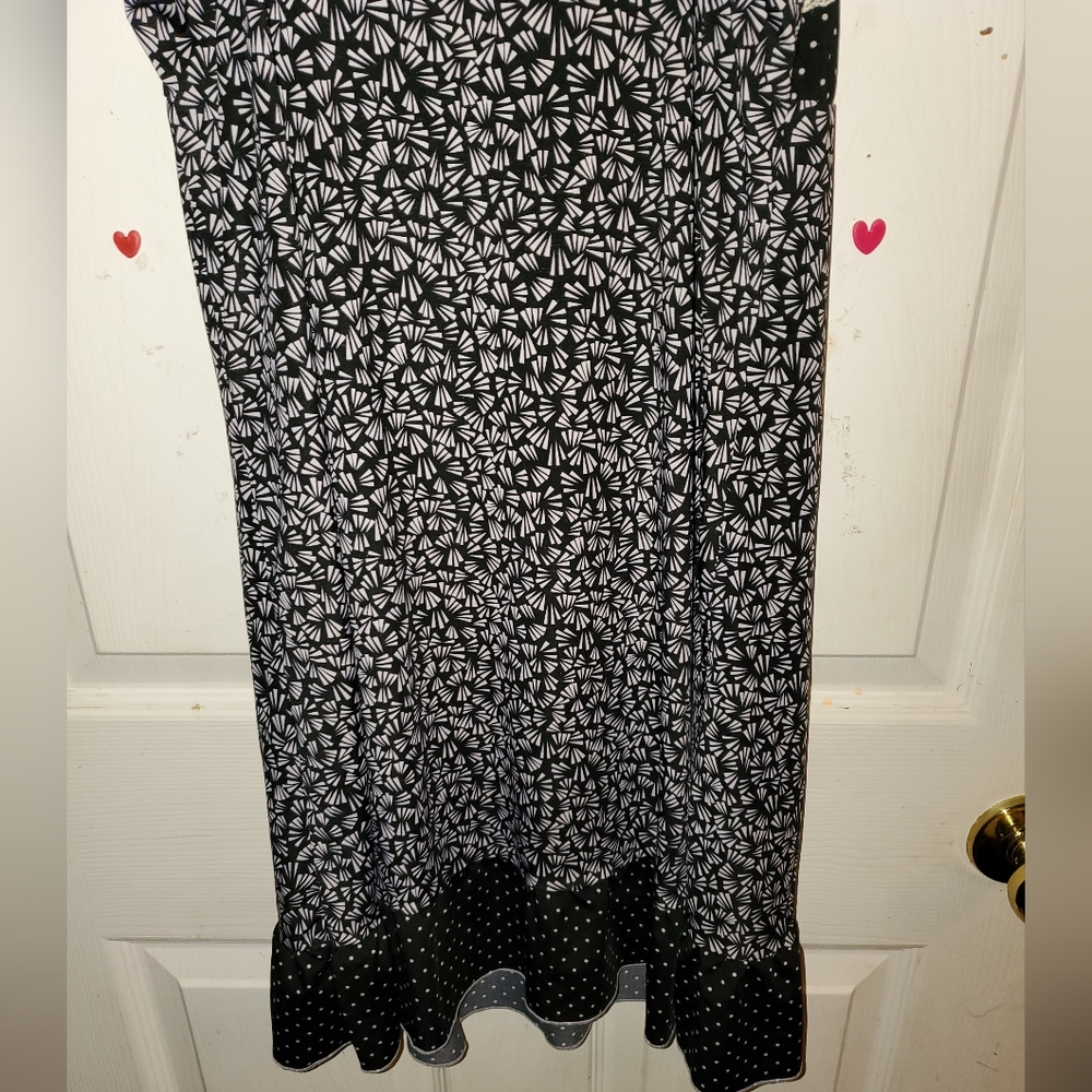 5 for $25 | Marilyn Monroe Black and White Patterned Slip Night Gown - Picture 6 of 9